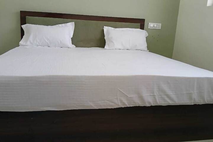 Room 9 of 19