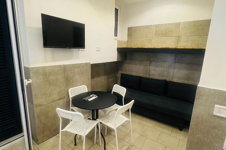 Room 5 of 27