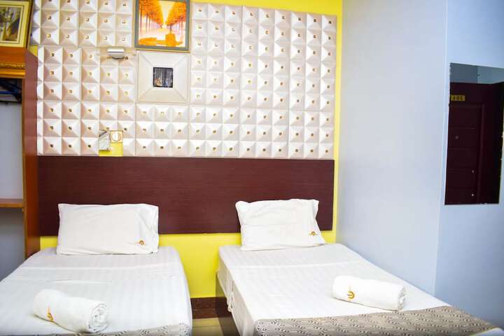 Room 15 of 33