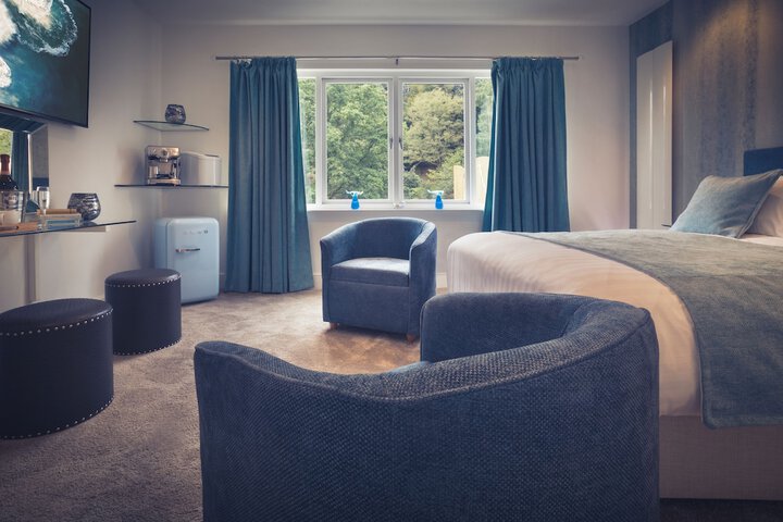 Room 102 of 390