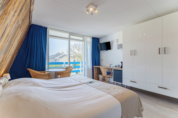 Room 40 of 144