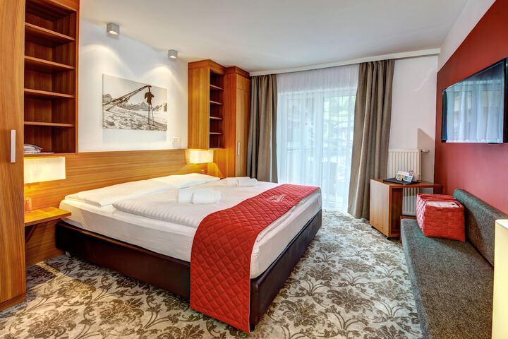 Room 5 of 33