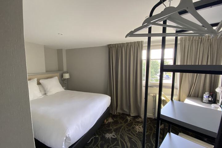 Room 14 of 28
