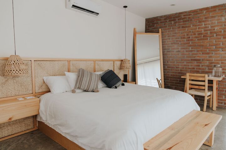 Room 16 of 44
