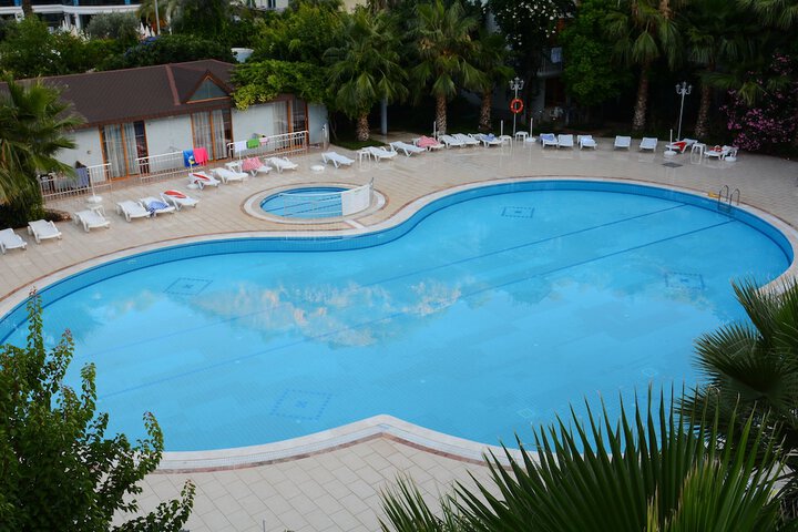 Pool 10 of 32