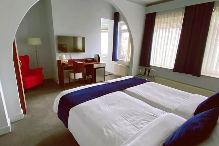 Room 28 of 72