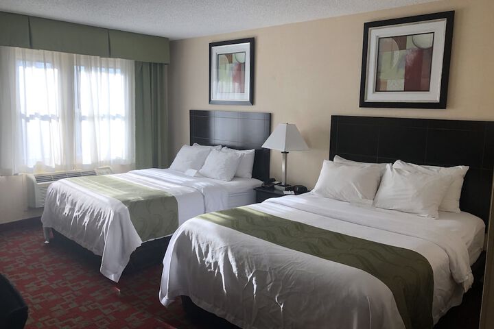 2 Queen Beds (2 of 16)