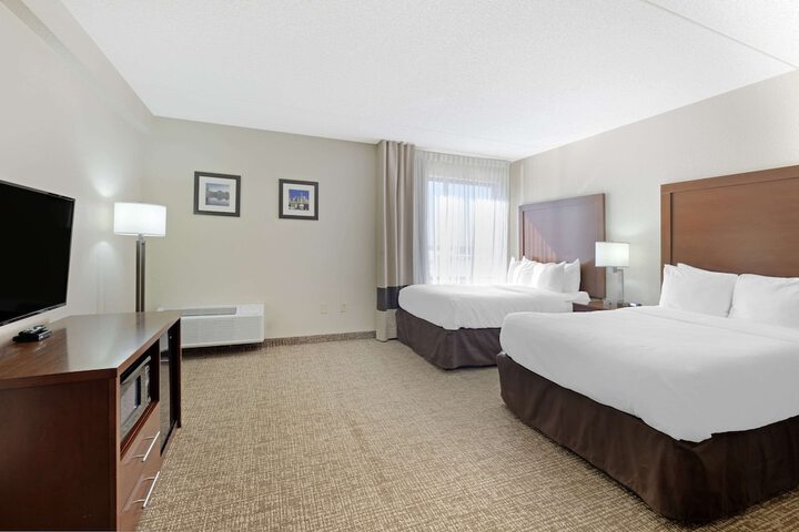 Standard Room, King or Two Doubles (2 of 8)