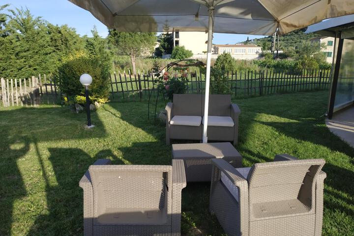Lounge 4 of 4
