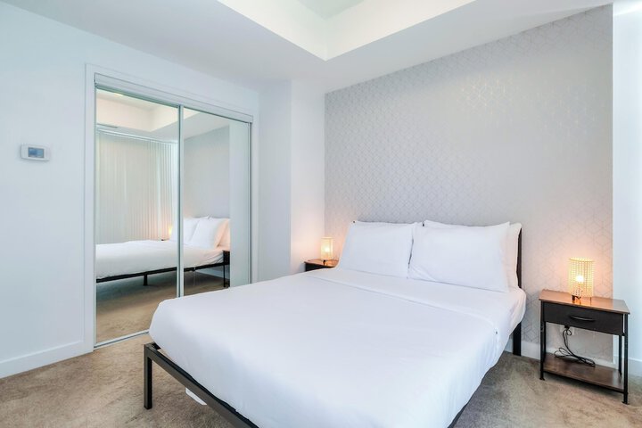 Room 25 of 195