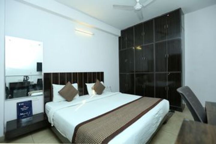 Room 8 of 25