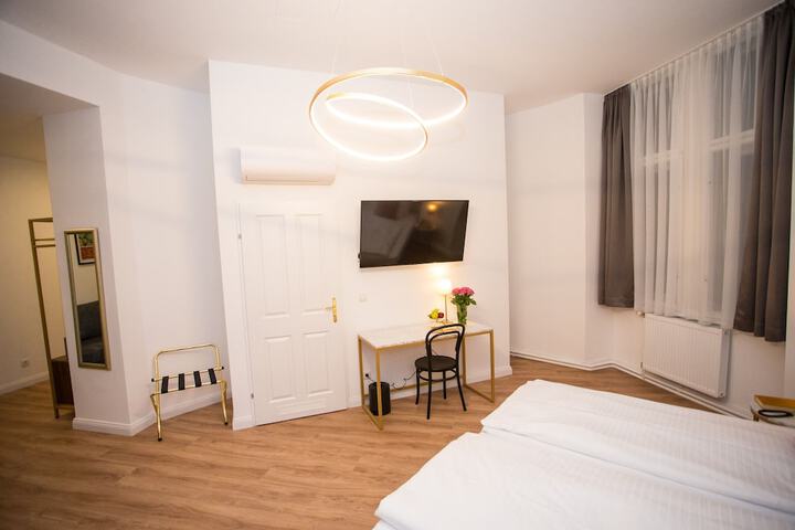 Room 4 of 29