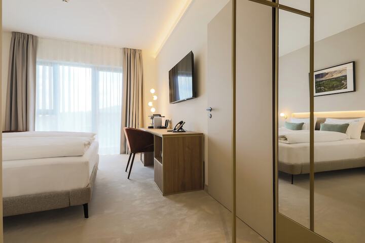 Room 7 of 117