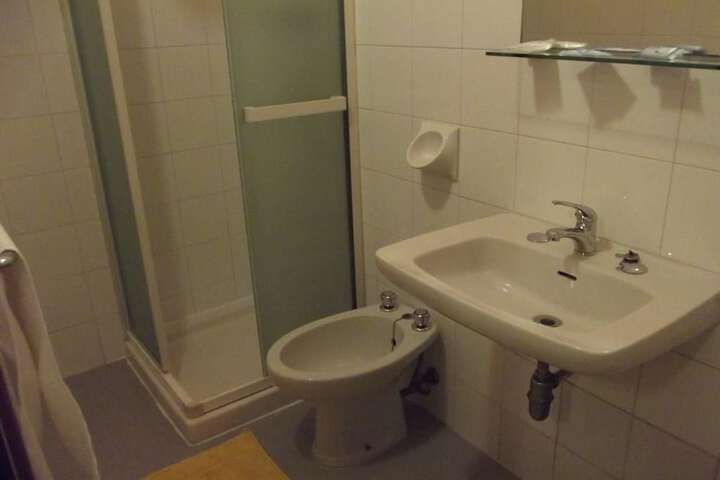 Room 20 of 27