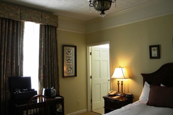 Room 10 of 87