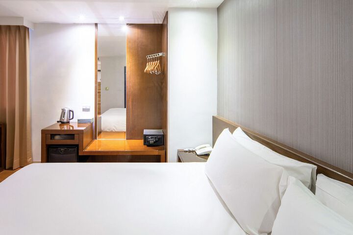 Room 15 of 120