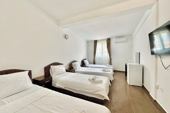 Room 33 of 73