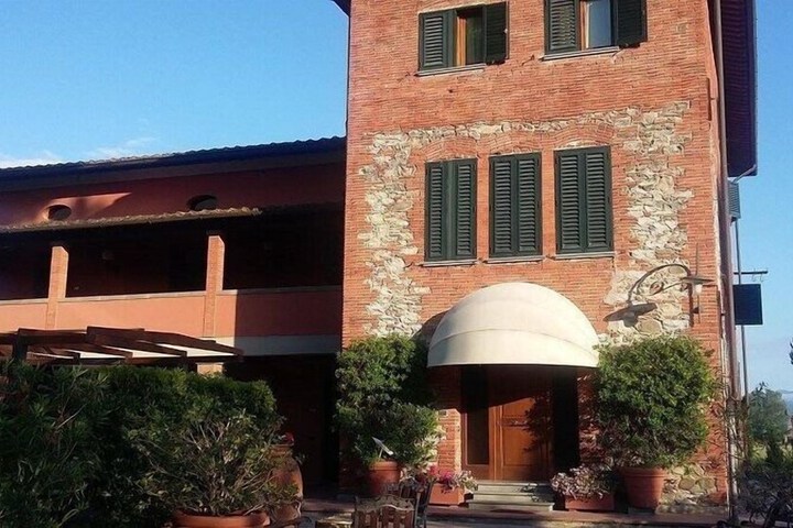 Hotel Exterior 24 of 35