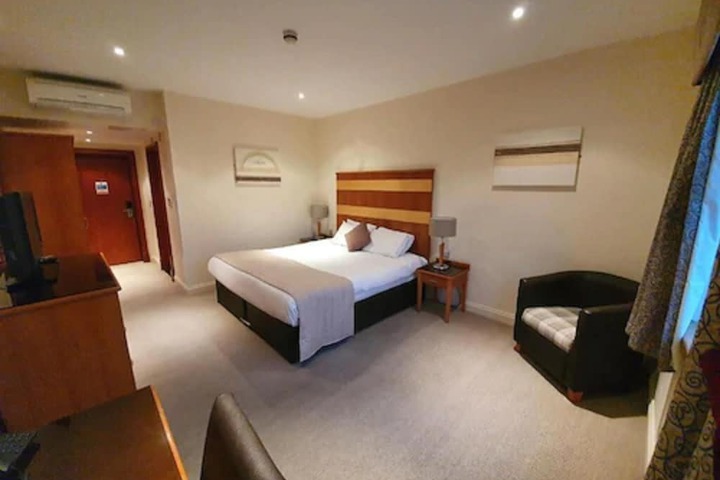 Room 5 of 35