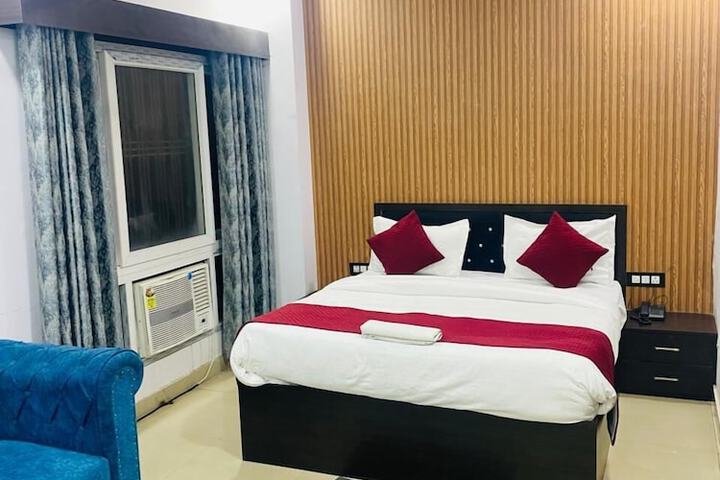Room 9 of 24