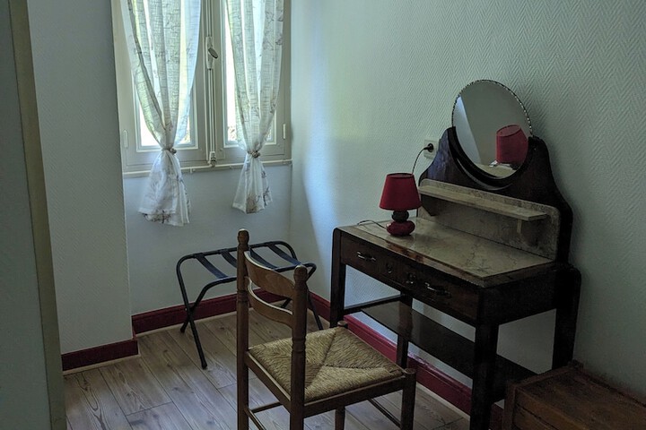 Room 10 of 48