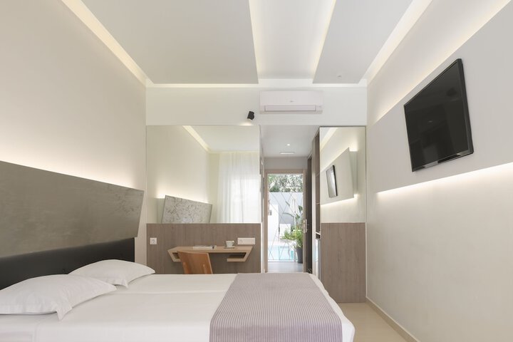 Room 6 of 78