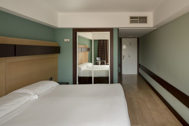 Room 9 of 31