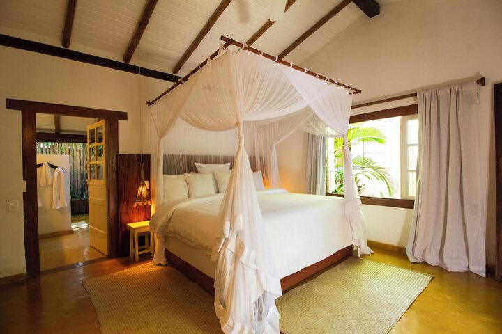 Room 4 of 90