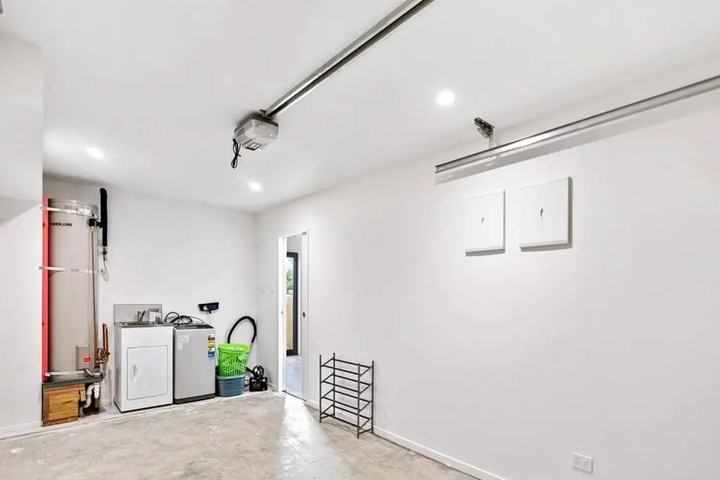 Exterior of Stunning Three Bedroom Townhouse with Free Parking