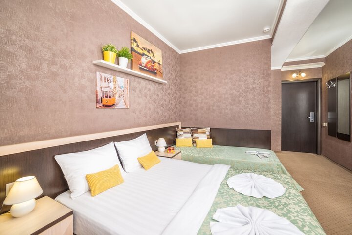 Room 6 of 27