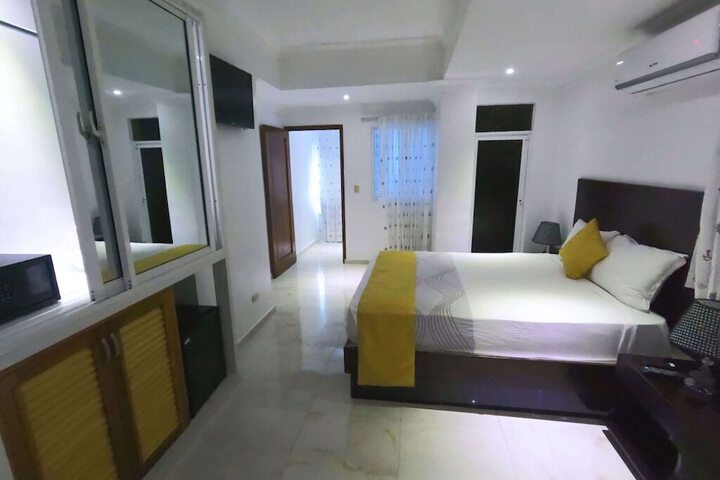 Room 25 of 37