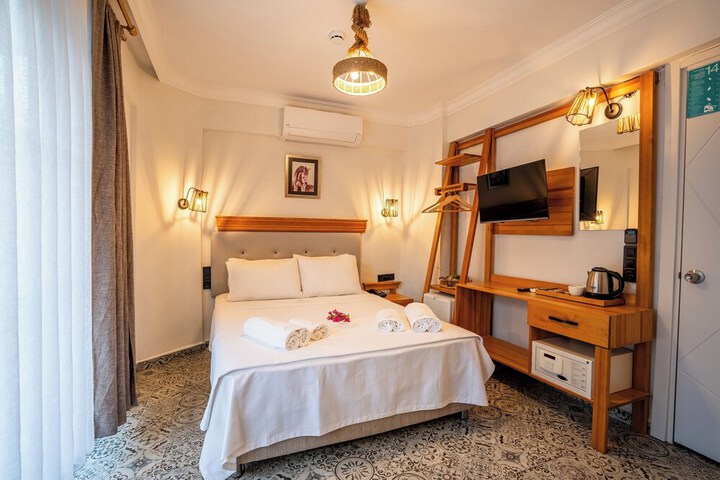 Room 8 of 38