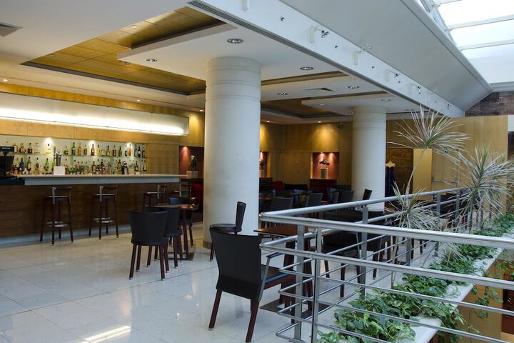 Lounge 45 of 63