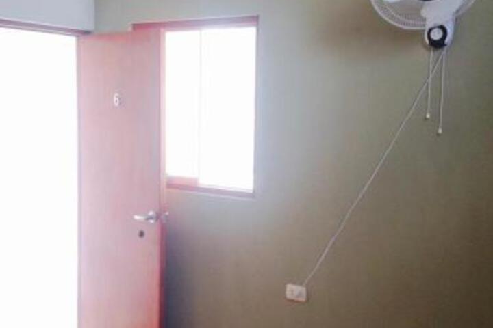 Room 10 of 14
