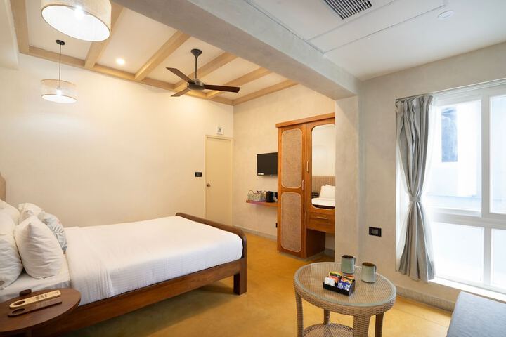 Room 17 of 38