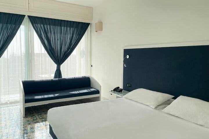 Room 18 of 48