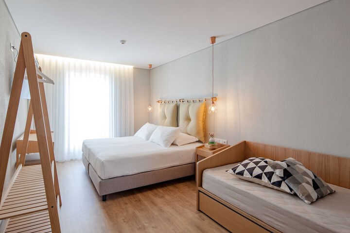Room 30 of 80