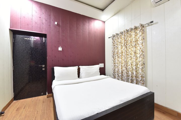Room 5 of 17