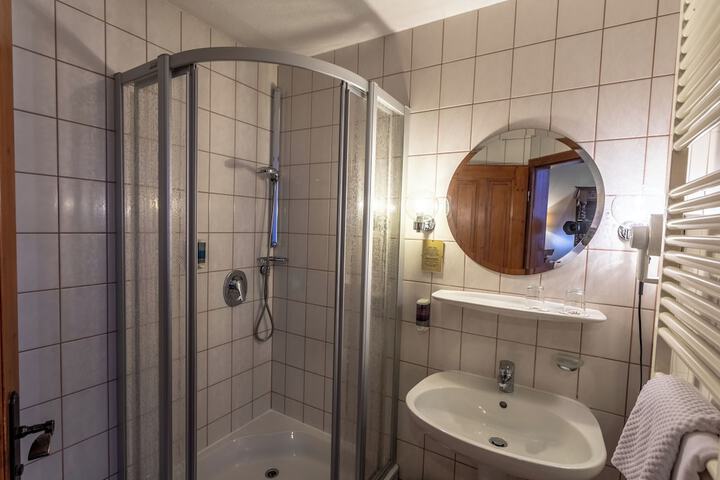 Room 93 of 146