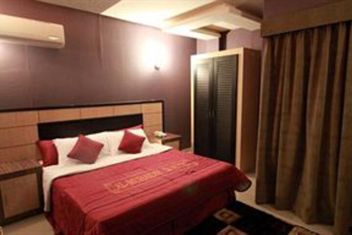 Room 2 of 33
