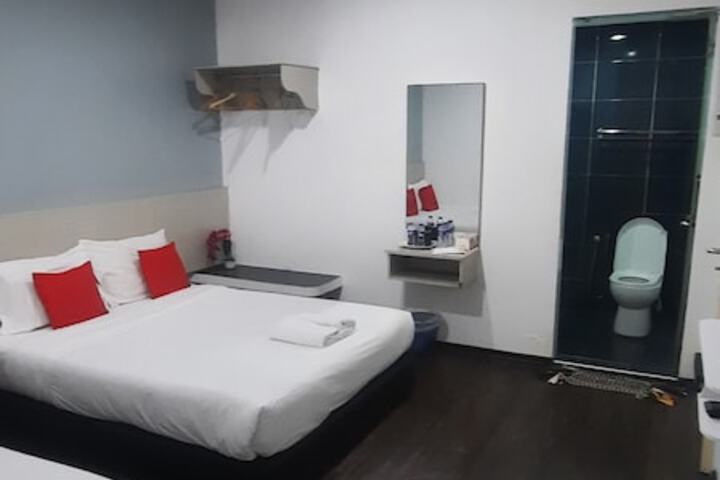 Room 17 of 28