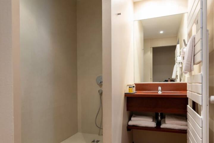 Room 34 of 53