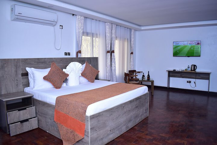 Room 5 of 24