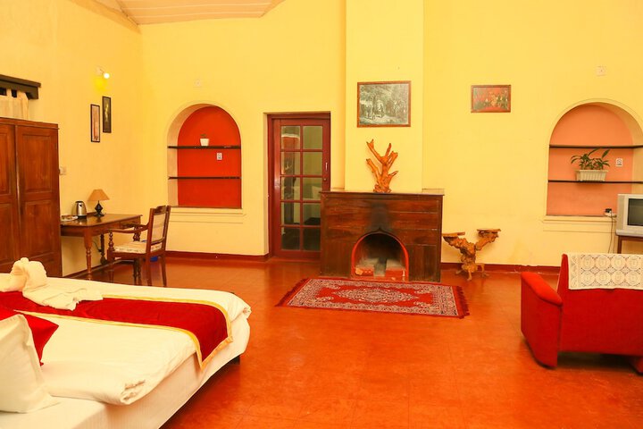 Room 15 of 53