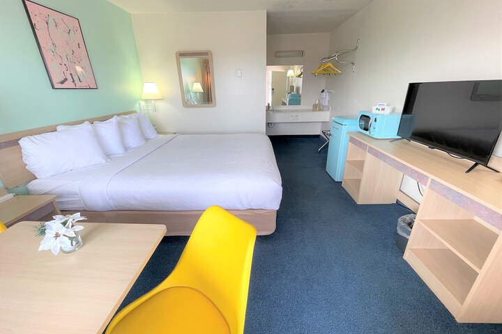 Room 28 of 74