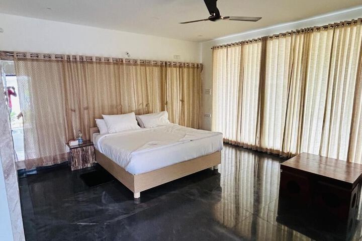 Room 3 of 40