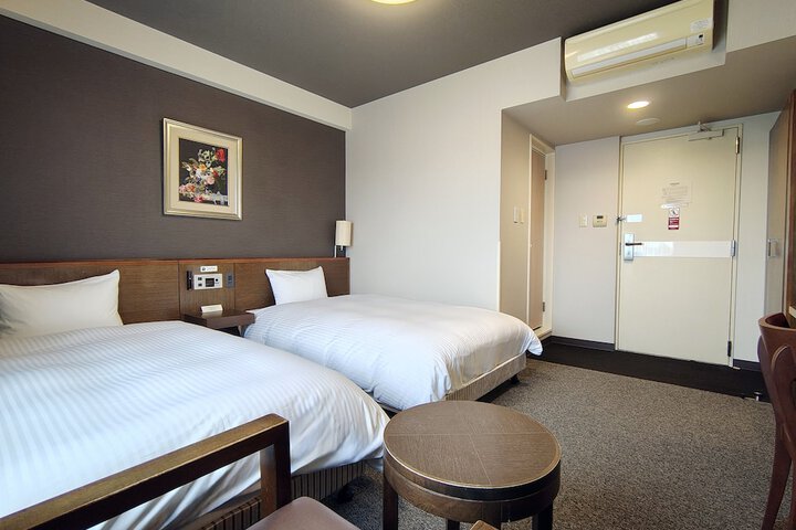 Room 19 of 37
