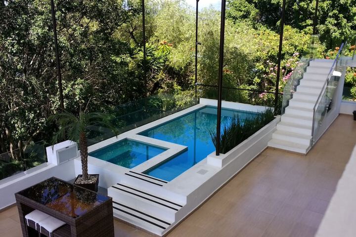 Pool 125 of 165