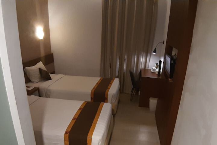Room 8 of 49