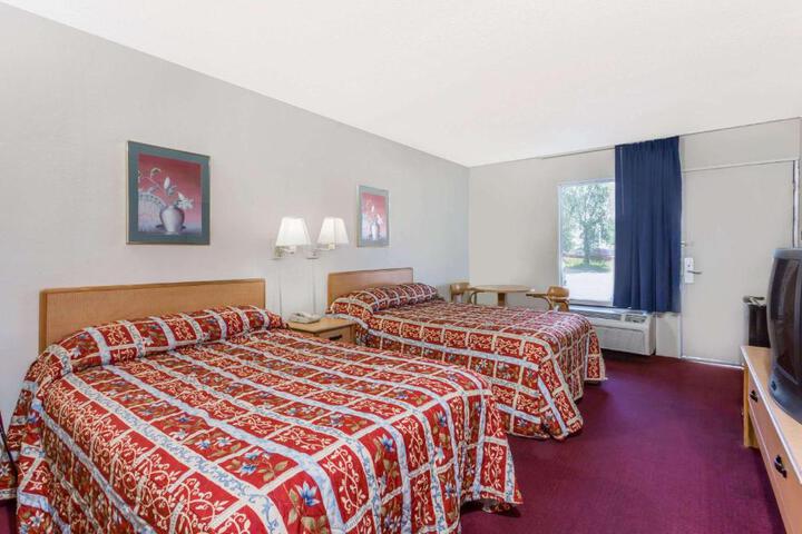 2 Double Beds (3 of 10)